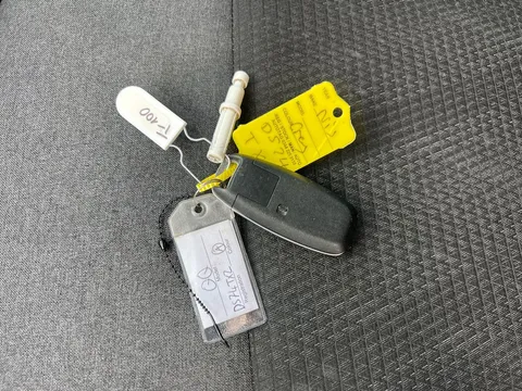 DS74TXZ Nissan Qashqai 1.3 DiG-T MH 158 N-Connecta 5dr Xtronic Thumbnail #22