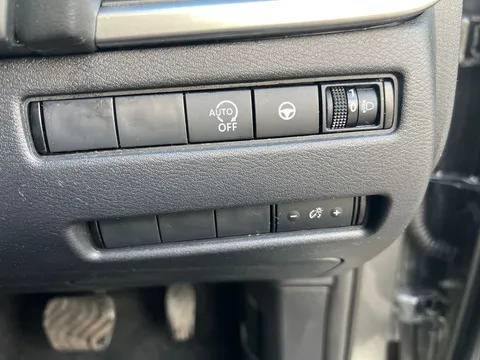 DS74TXZ Nissan Qashqai 1.3 DiG-T MH 158 N-Connecta 5dr Xtronic Thumbnail #24