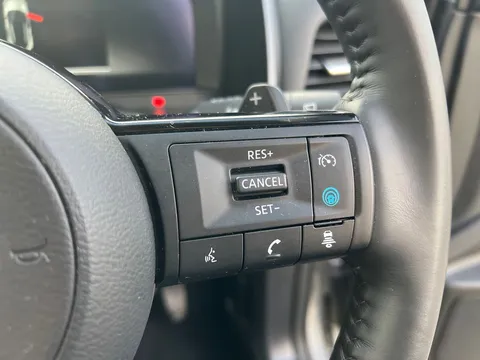 DS74TXZ Nissan Qashqai 1.3 DiG-T MH 158 N-Connecta 5dr Xtronic Thumbnail #25