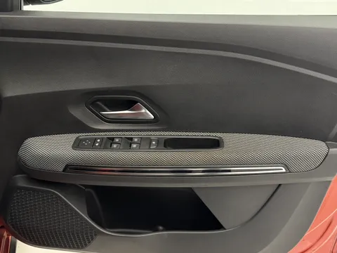 DN72HGO Dacia Jogger 1.0 TCe Extreme SE 5dr Thumbnail #31