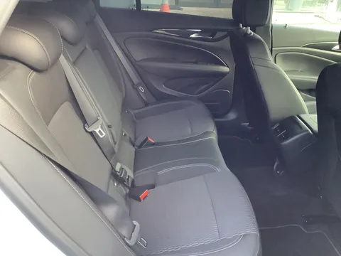 HV69USW Vauxhall Insignia Sports Tourer 1.5T SRi Vx-line Nav 5dr Thumbnail #13