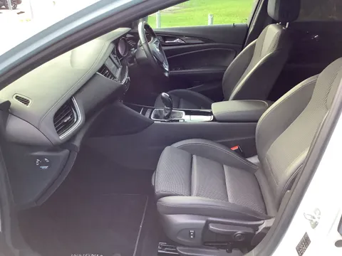 HV69USW Vauxhall Insignia Sports Tourer 1.5T SRi Vx-line Nav 5dr Thumbnail #15