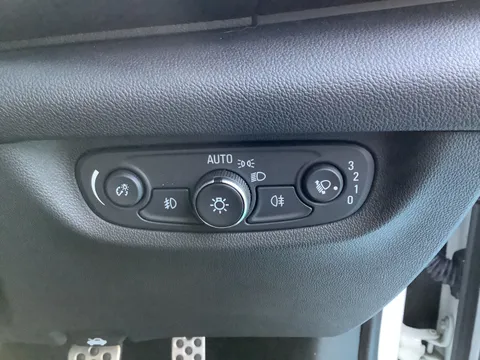 HV69USW Vauxhall Insignia Sports Tourer 1.5T SRi Vx-line Nav 5dr Thumbnail #31