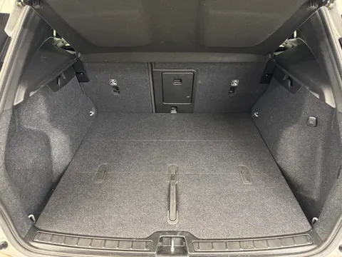DU74WOJ Volvo XC40 2.0 B3P Plus Dark 5dr Auto Thumbnail #13