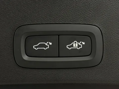 DU74WOJ Volvo XC40 2.0 B3P Plus Dark 5dr Auto Thumbnail #14