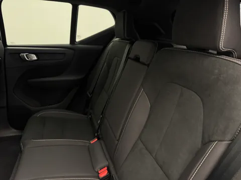DU74WOJ Volvo XC40 2.0 B3P Plus Dark 5dr Auto Thumbnail #15