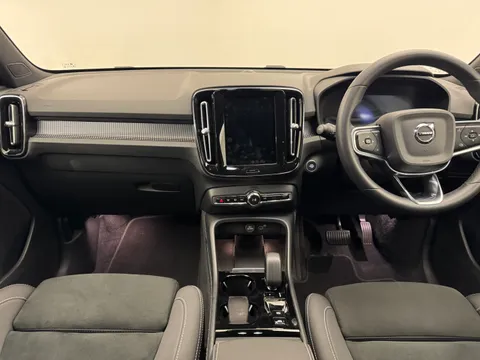 DU74WOJ Volvo XC40 2.0 B3P Plus Dark 5dr Auto Thumbnail #11
