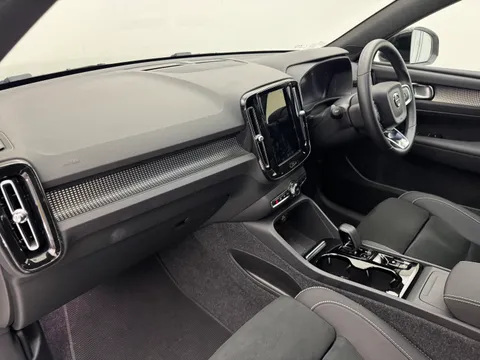 DU74WOJ Volvo XC40 2.0 B3P Plus Dark 5dr Auto Thumbnail #16