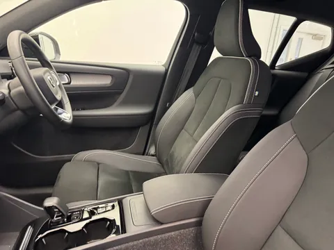 DU74WOJ Volvo XC40 2.0 B3P Plus Dark 5dr Auto Thumbnail #10