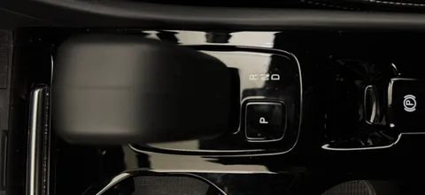 DU74WOJ Volvo XC40 2.0 B3P Plus Dark 5dr Auto Thumbnail #18