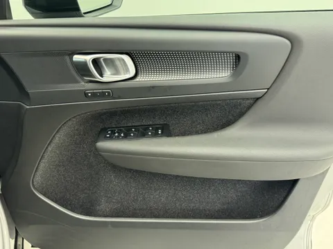 DU74WOJ Volvo XC40 2.0 B3P Plus Dark 5dr Auto Thumbnail #20