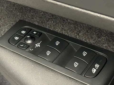 DU74WOJ Volvo XC40 2.0 B3P Plus Dark 5dr Auto Thumbnail #21