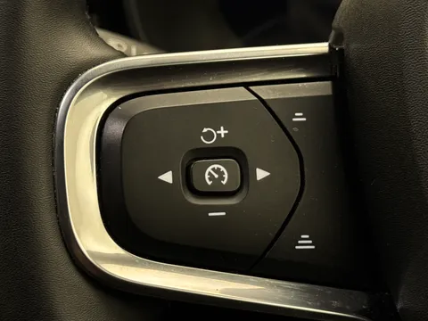 DU74WOJ Volvo XC40 2.0 B3P Plus Dark 5dr Auto Thumbnail #23