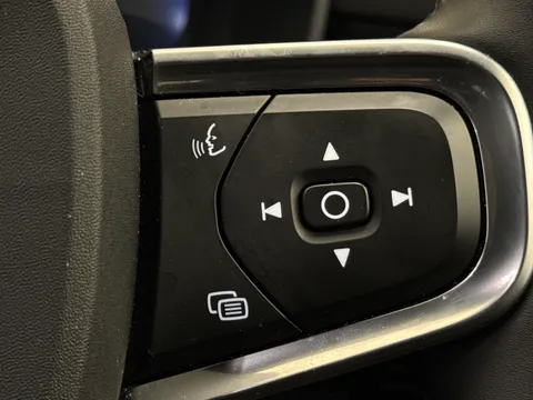 DU74WOJ Volvo XC40 2.0 B3P Plus Dark 5dr Auto Thumbnail #24