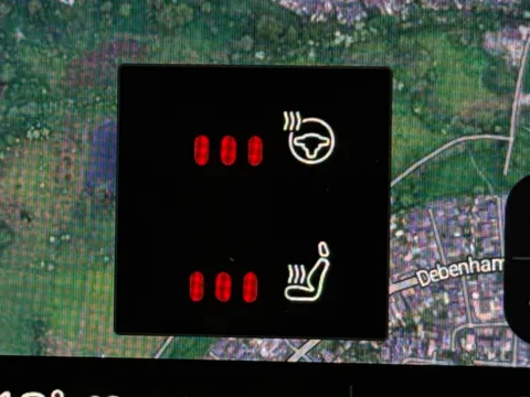 DU74WOJ Volvo XC40 2.0 B3P Plus Dark 5dr Auto Thumbnail #28