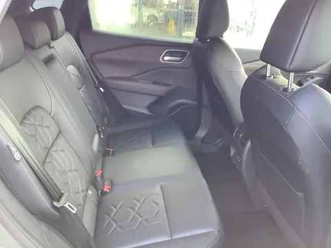 DX74XHO Nissan Qashqai 1.3 DiG-T MH Tekna 5dr Thumbnail #16