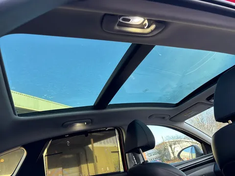 GJ72FHP Hyundai Tucson 1.6 TGDi Plug-in Hybrid Ultimate 5dr 4WD Auto Thumbnail #17