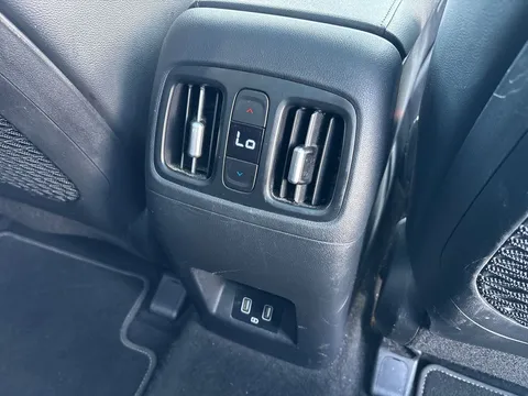 GJ72FHP Hyundai Tucson 1.6 TGDi Plug-in Hybrid Ultimate 5dr 4WD Auto Thumbnail #18