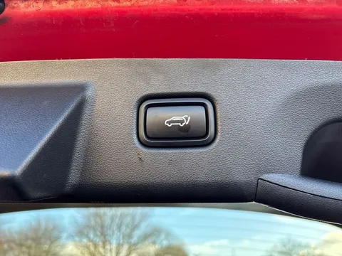 GJ72FHP Hyundai Tucson 1.6 TGDi Plug-in Hybrid Ultimate 5dr 4WD Auto Thumbnail #20