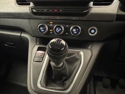 DY75TZB Nissan Townstar 1.3 Tekna Van Thumbnail #21