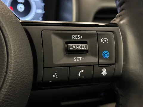 DP24WLK Nissan Qashqai 1.3 DiG-T MH N-Connecta 5dr Thumbnail #24