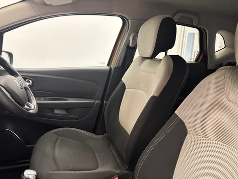 HK69SFV Renault Captur 0.9 TCE 90 Iconic 5dr Thumbnail #13