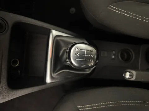 HK69SFV Renault Captur 0.9 TCE 90 Iconic 5dr Thumbnail #15