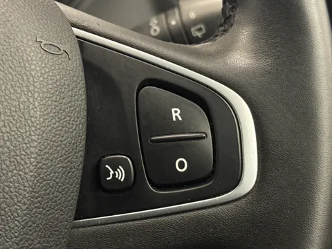 HK69SFV Renault Captur 0.9 TCE 90 Iconic 5dr Thumbnail #21