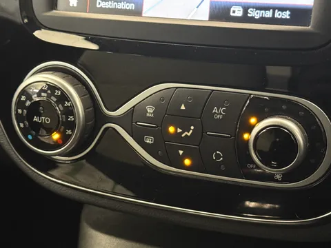 HK69SFV Renault Captur 0.9 TCE 90 Iconic 5dr Thumbnail #25