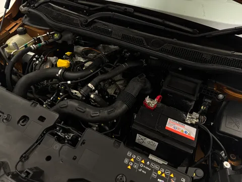 HK69SFV Renault Captur 0.9 TCE 90 Iconic 5dr Thumbnail #27