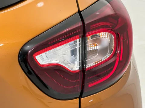 HK69SFV Renault Captur 0.9 TCE 90 Iconic 5dr Thumbnail #31