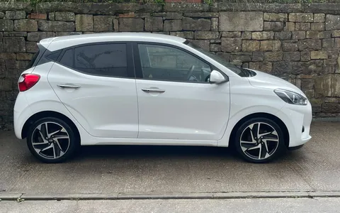 ET24THG Hyundai i10 1.0 [63] Premium 5dr Auto [Nav] Thumbnail #3