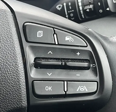 ET24THG Hyundai i10 1.0 [63] Premium 5dr Auto [Nav] Thumbnail #18