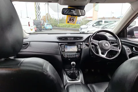 SH18GKZ Nissan X-Trail 1.6 dCi Tekna 5dr Thumbnail #4