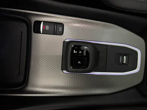 LP24VVS Nissan Qashqai 1.3 DiG-T MH 158 N-Connecta 5dr Xtronic Thumbnail #18