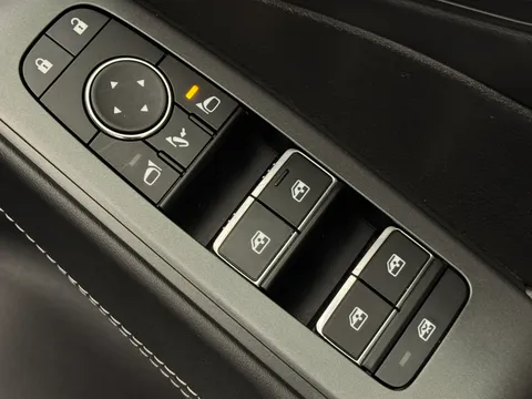 LP24VVS Nissan Qashqai 1.3 DiG-T MH 158 N-Connecta 5dr Xtronic Thumbnail #21