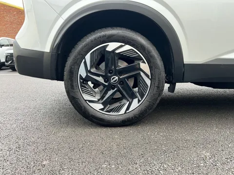 KE24EZO Nissan Qashqai 1.3 DiG-T MH 158 N-Connecta 5dr Xtronic Thumbnail #10