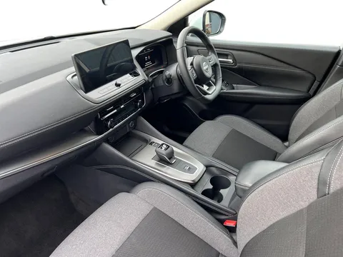 KE24EZO Nissan Qashqai 1.3 DiG-T MH 158 N-Connecta 5dr Xtronic Thumbnail #12