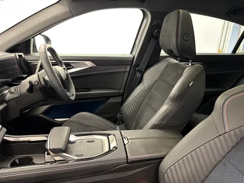 DU25VVN Renault Rafale E-Tech FHEV Iconic Esprit Alpine 5dr Auto 4C Thumbnail #14