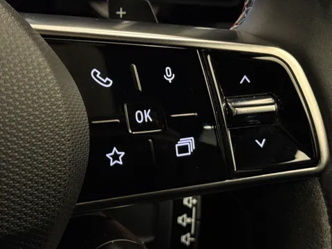 DU25VVN Renault Rafale E-Tech FHEV Iconic Esprit Alpine 5dr Auto 4C Thumbnail #22