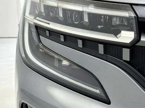 DT73ZBJ Renault Austral E-Tech FHEV Iconic Esprit Alpine 5dr Auto 4C Thumbnail #19