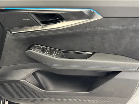 DT73ZBJ Renault Austral E-Tech FHEV Iconic Esprit Alpine 5dr Auto 4C Thumbnail #28