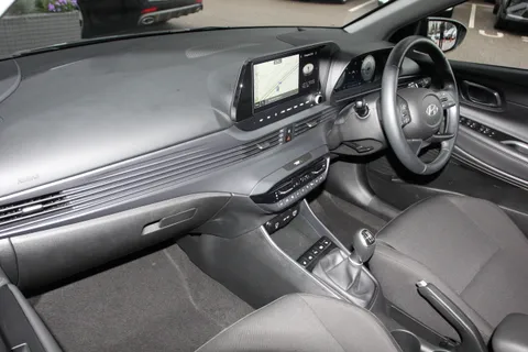 EA25AWW Hyundai i20 1.0T GDi Premium 5dr Thumbnail #3