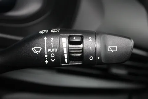 EA25AWW Hyundai i20 1.0T GDi Premium 5dr Thumbnail #24