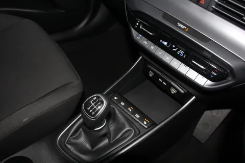 EA25AWW Hyundai i20 1.0T GDi Premium 5dr Thumbnail #19