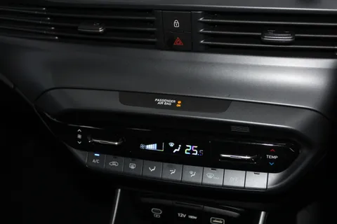 EA25AWW Hyundai i20 1.0T GDi Premium 5dr Thumbnail #18