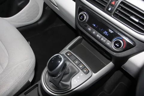 MA22OYU Hyundai i10 1.0 MPi Premium 5dr Auto Thumbnail #20