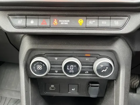 BP73EZC Dacia Jogger 1.0 TCe Extreme 5dr Thumbnail #8