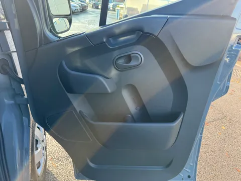 DN75XCH Nissan Interstar 2.3 dci 135ps H2 Tekna+ Van Thumbnail #14