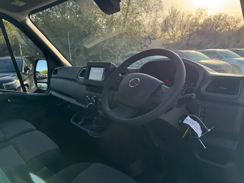 DN75XCH Nissan Interstar 2.3 dci 135ps H2 Tekna+ Van Thumbnail #16